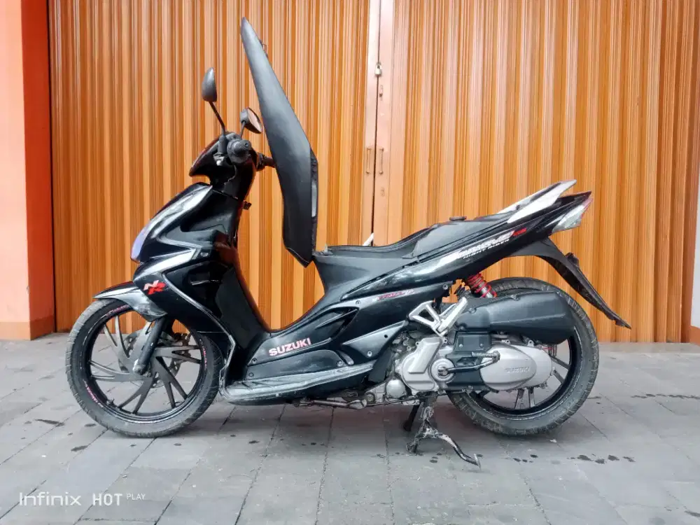 SKYWAVE 125 NR HITAM