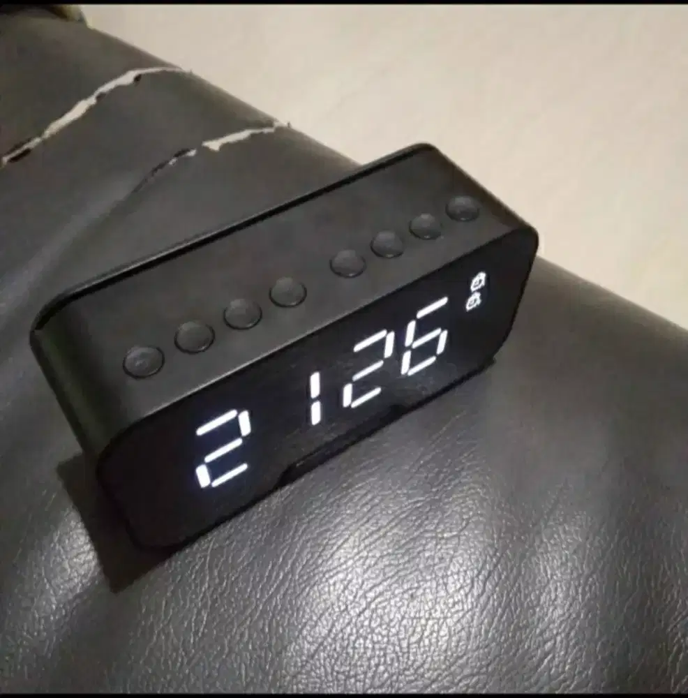 clock bloetoth speaker radio dan alaram, suara mantap dan ngebass.