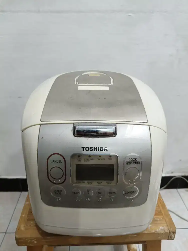 DIJUAL CEPAT KONDISI MASIH BAGUS. Rice Cooker Toshiba RC 18NMF