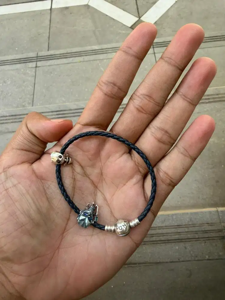 Gelang pandora.