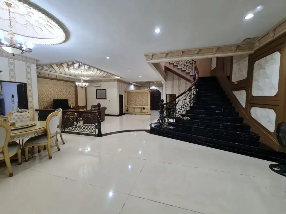 Villa di Komplek Grand Polonia