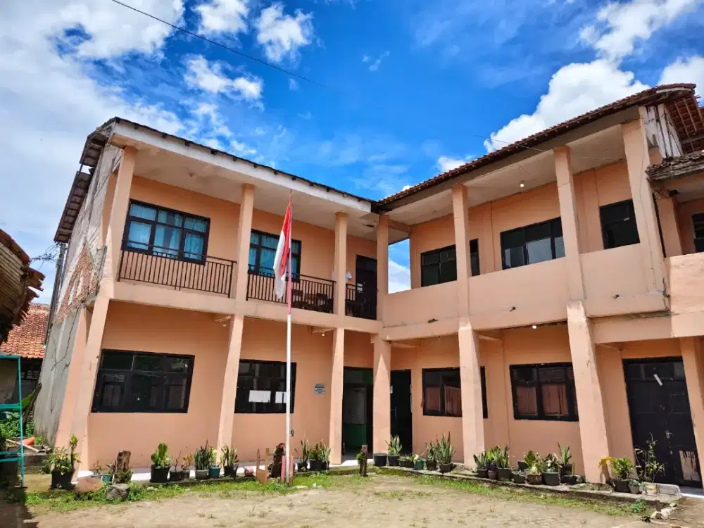 RUMAH & BANGUNAN SEKOLAH