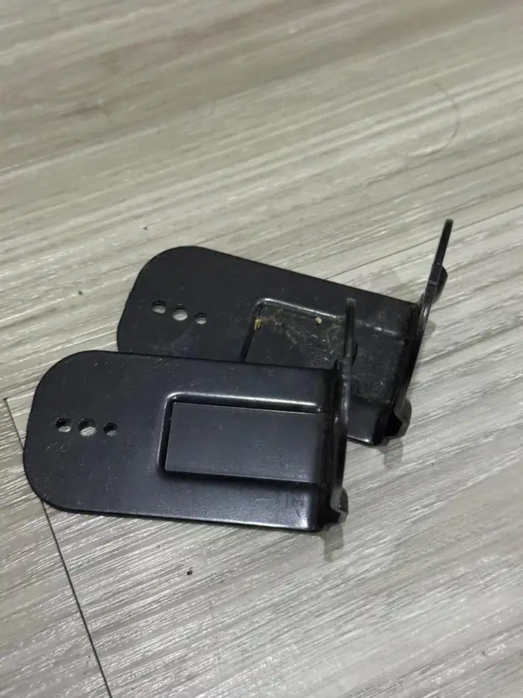 Bracket soundbar hitam L universal