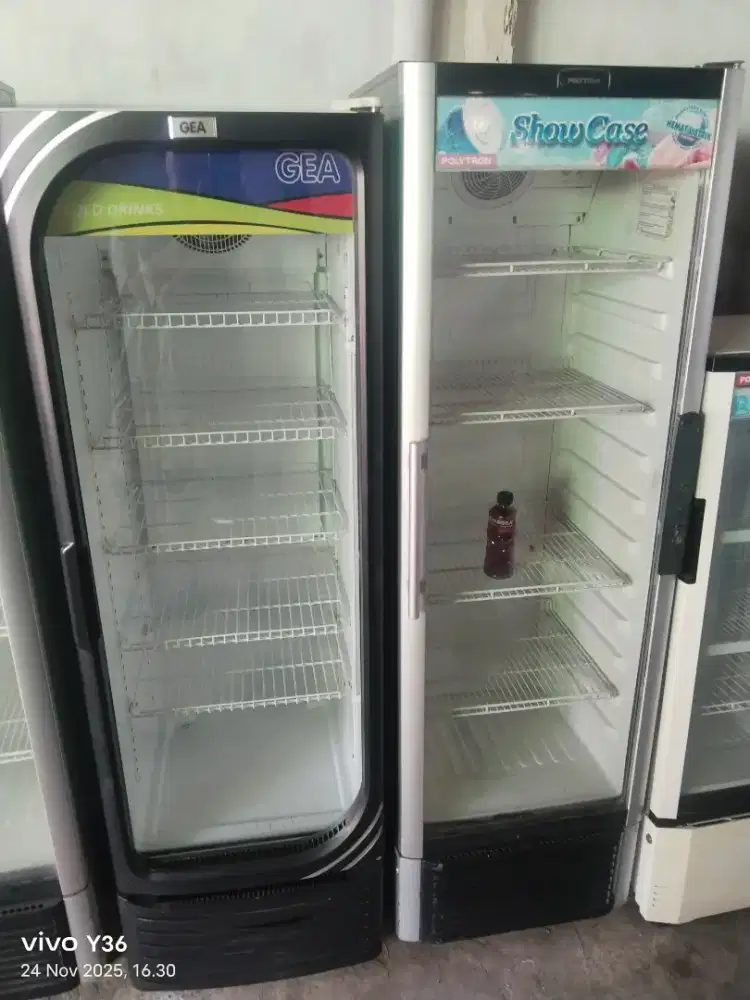 Di jual cepat showcase plus antar