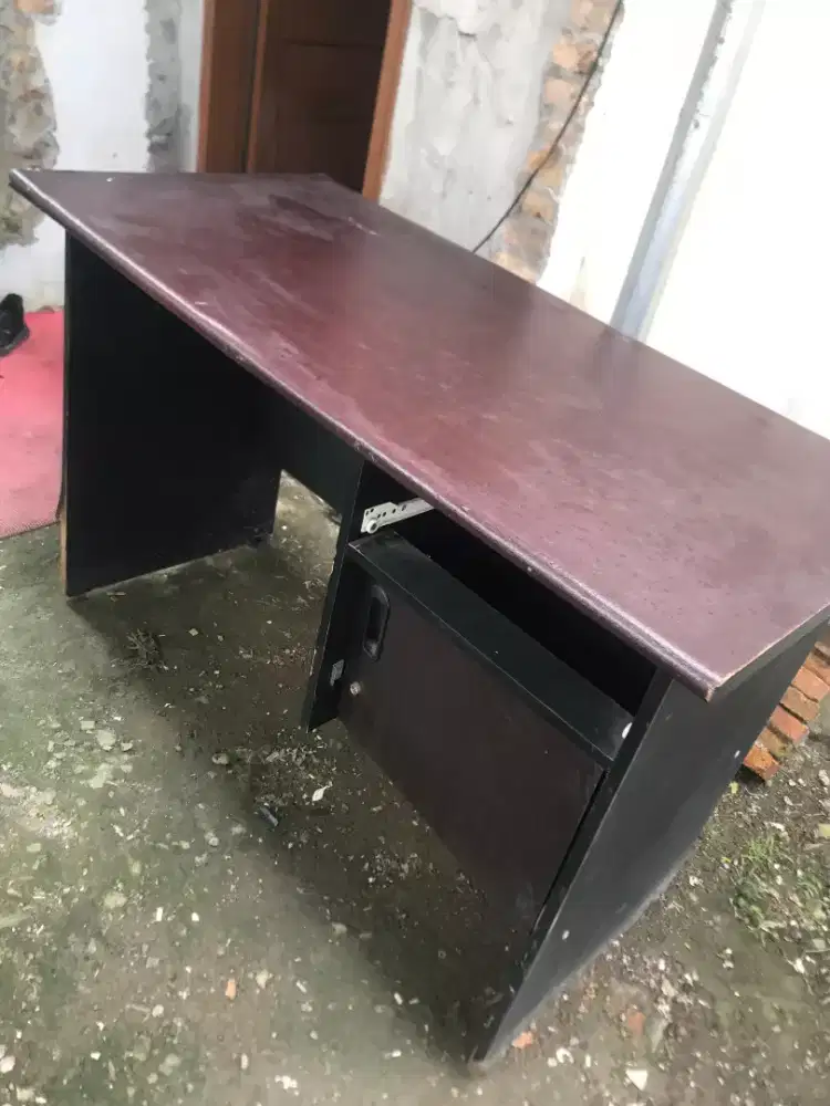 Meja kantor , Minus tidak ada laci