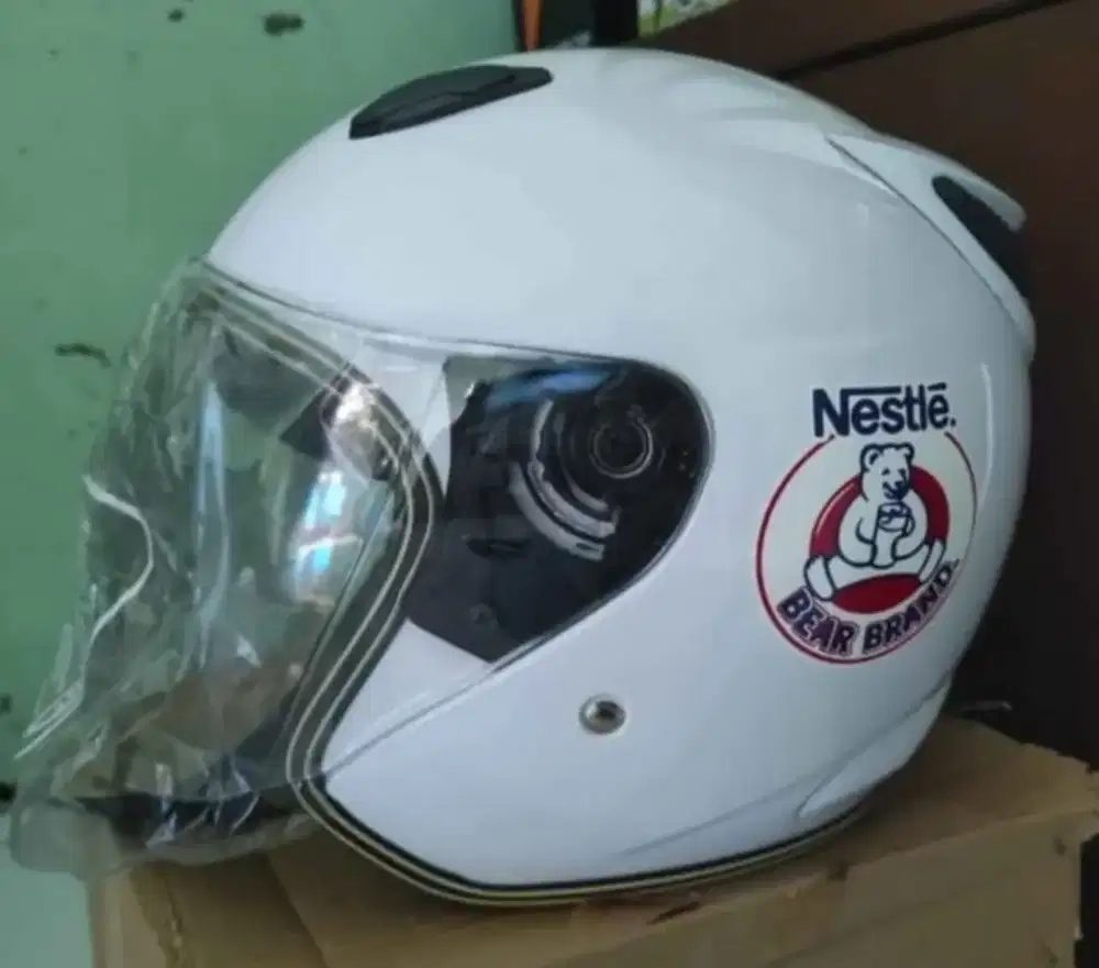 Helm hadiah Nestle bearbrand ukuran M masih baru