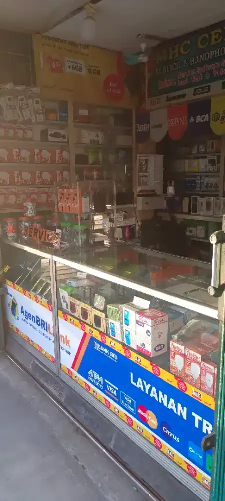 Aksesoris HP dan Etalase