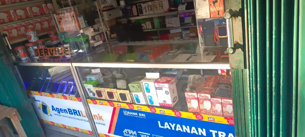 Aksesoris HP dan Etalase