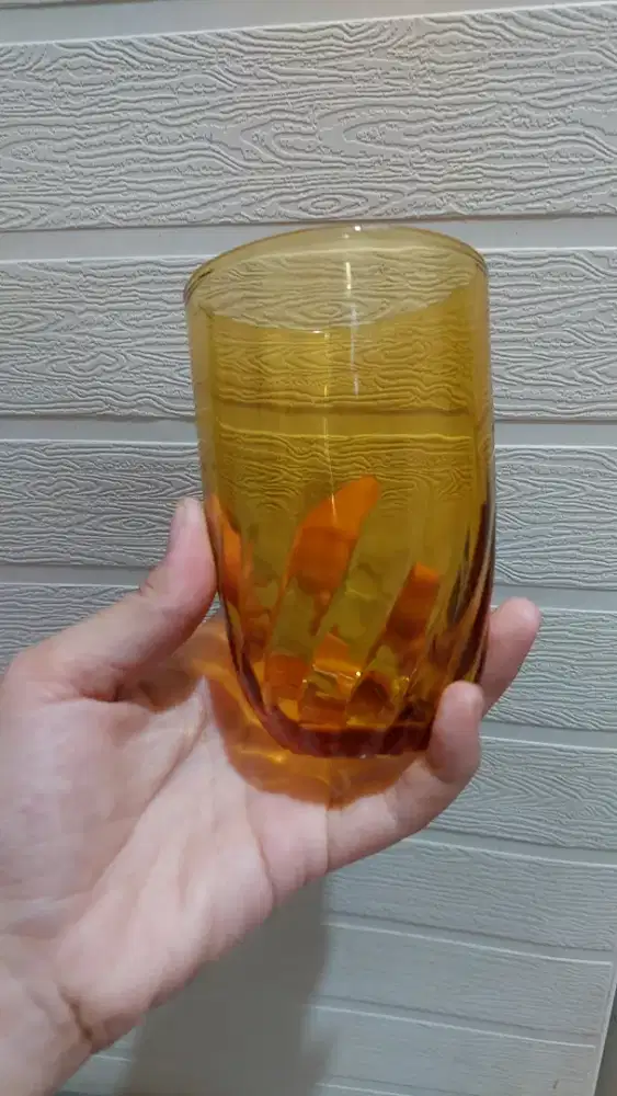 Gelas Kopi Tidak Pernah Dipakai