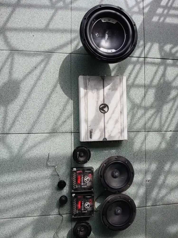 Subwoofer, power 4 channel dan 3 way merk venom