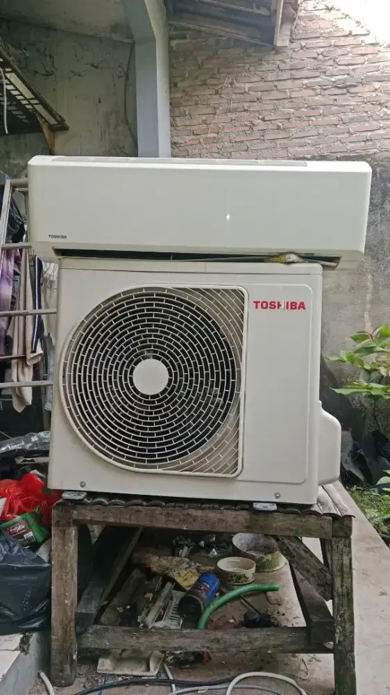 Dijual ac 1/2pk tosiba
