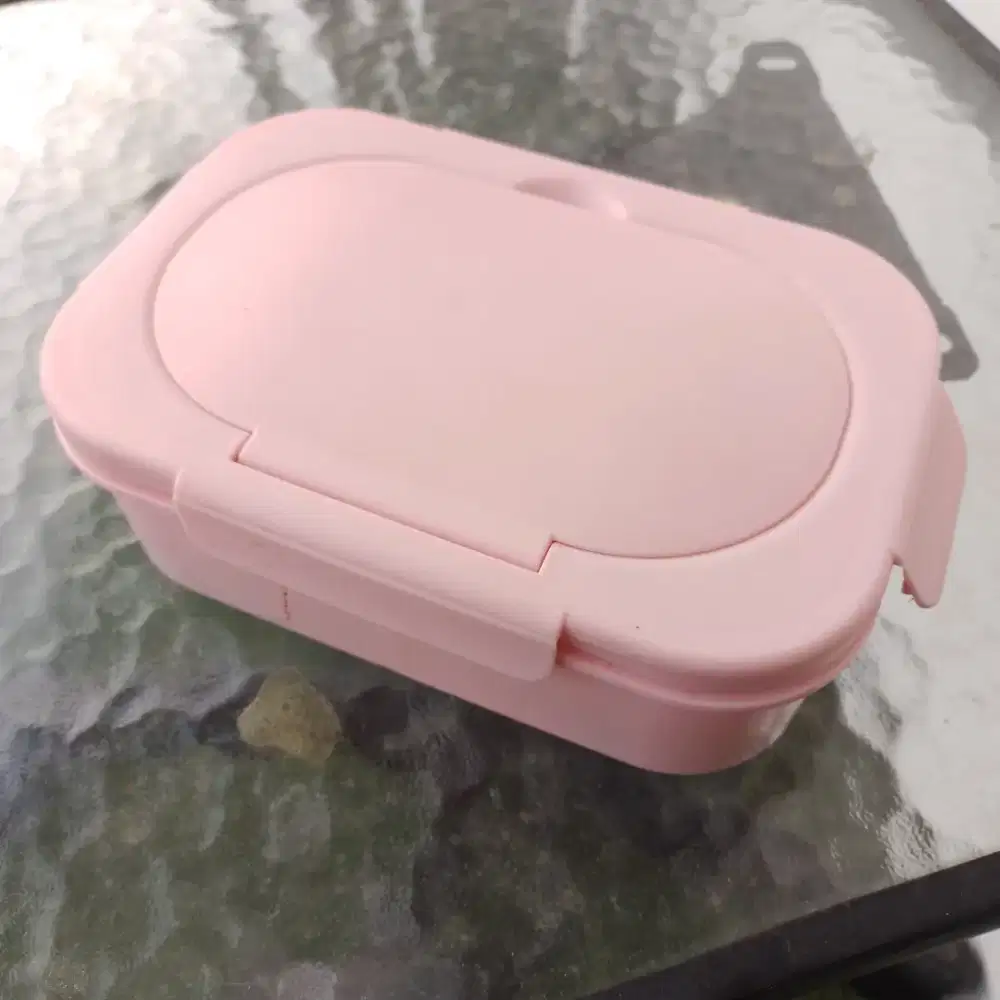 Kotak makan pink