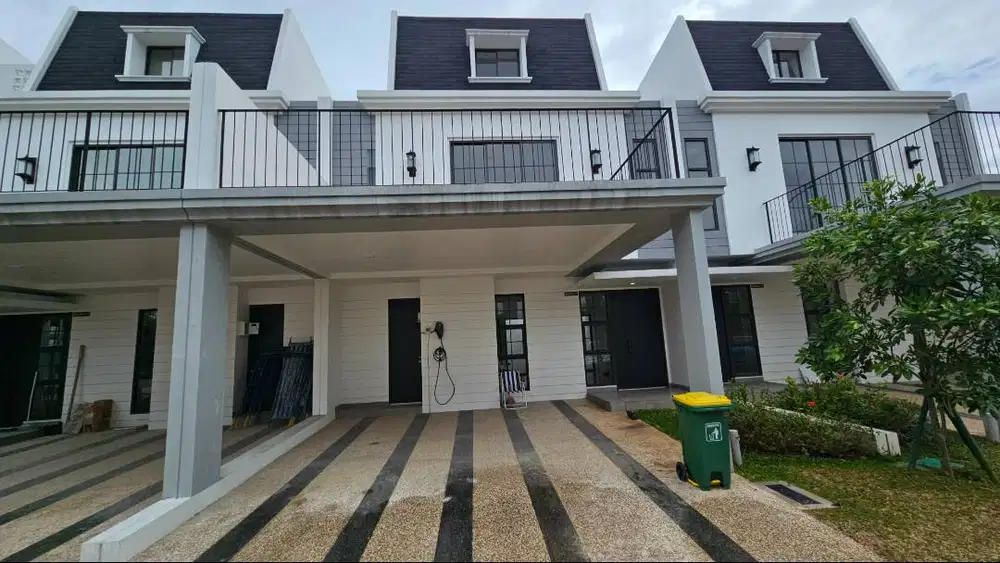 Rumah Mewah 3 Lantai dengan Attic Room 8x15 di Maison De Wisteria – Me