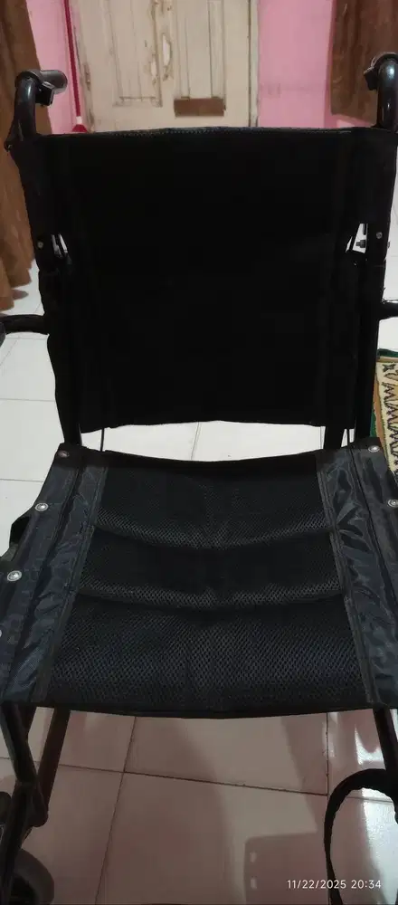 Kursi roda orang tua