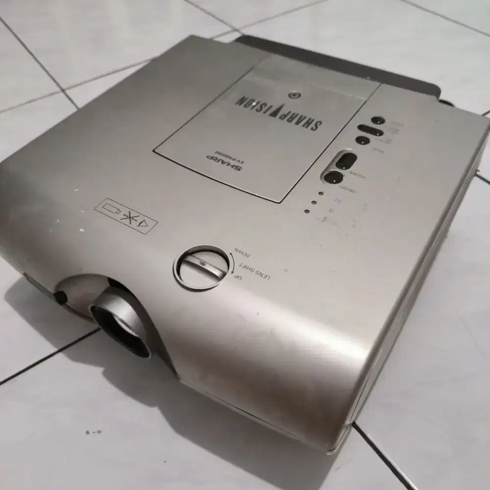 Projektor / Proyektor Second Bekas berfungsi