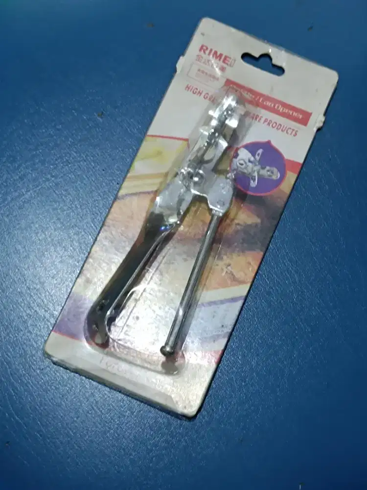 Pembuka kaleng atau botol