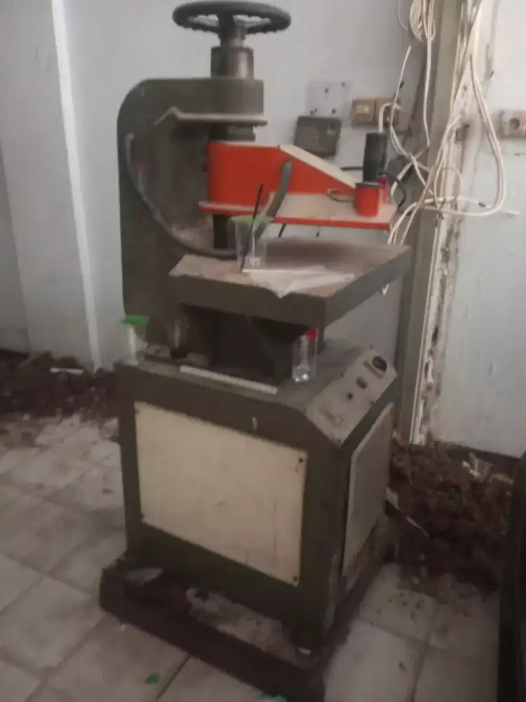 Mesin Pond /Die Cutting Textile