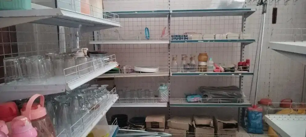 Rak Pajangan Jualan Swalayan