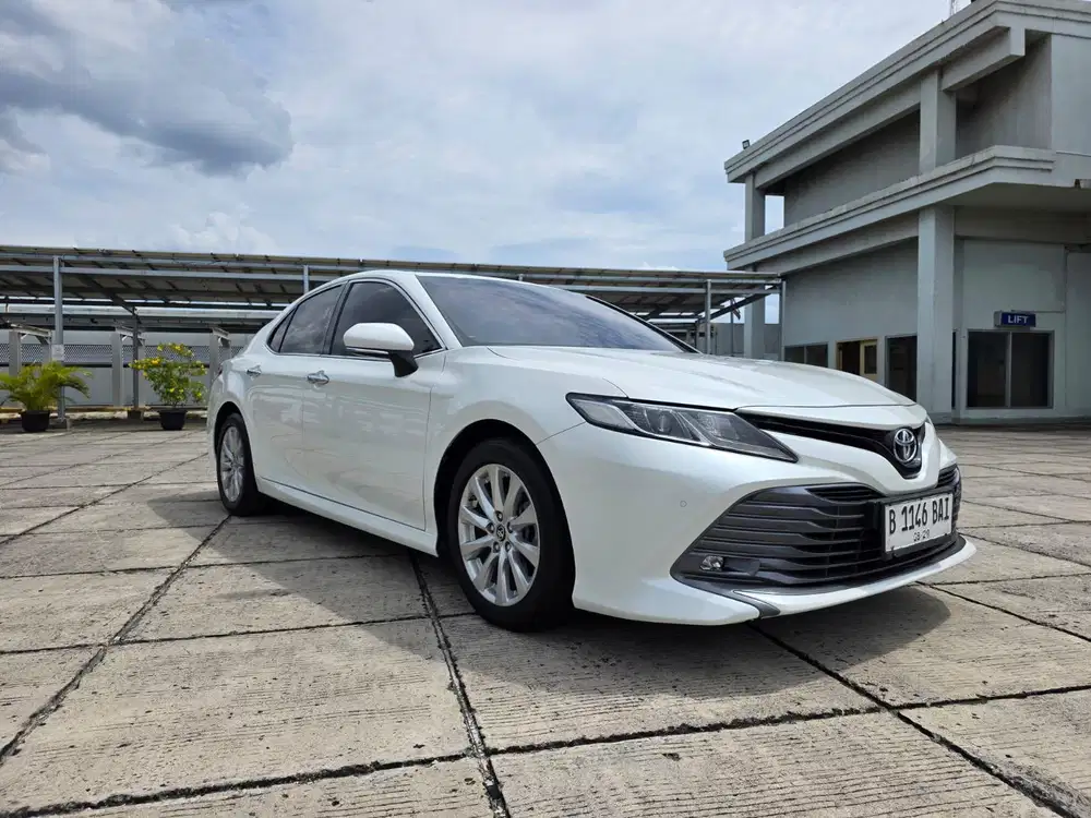 Toyota Camry V 2019