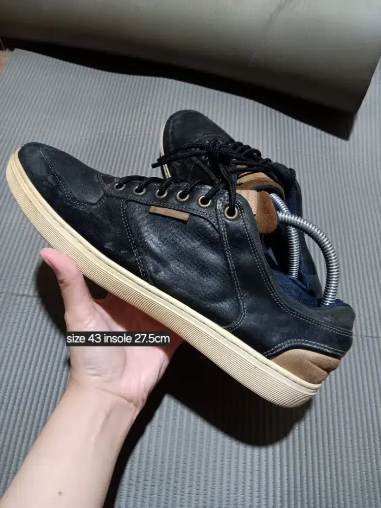 SEPATU CASUAL PRIA SIZE 43