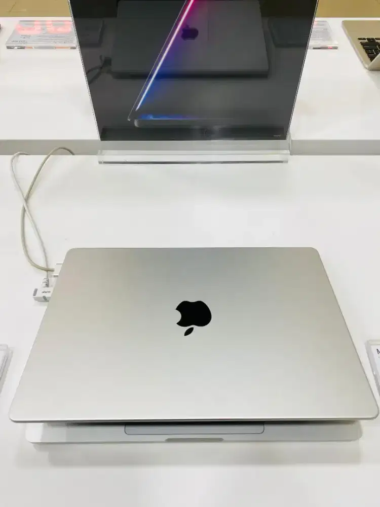 KREDIT MACBOOK PRO 14 inc (magic keyboard dengan lampu latar touch id