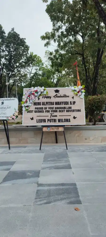 Dijual Cepat Borongan Karangan Bunga dari Papan Rustic Kekinian