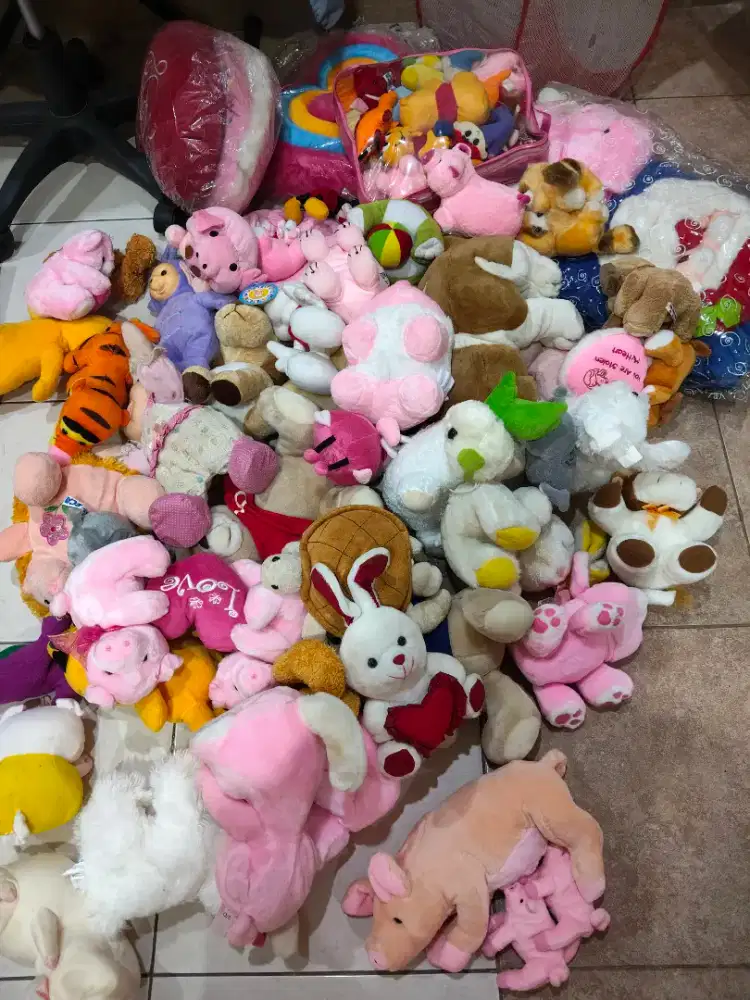 Boneka boneka macam macam karakter besta kecil