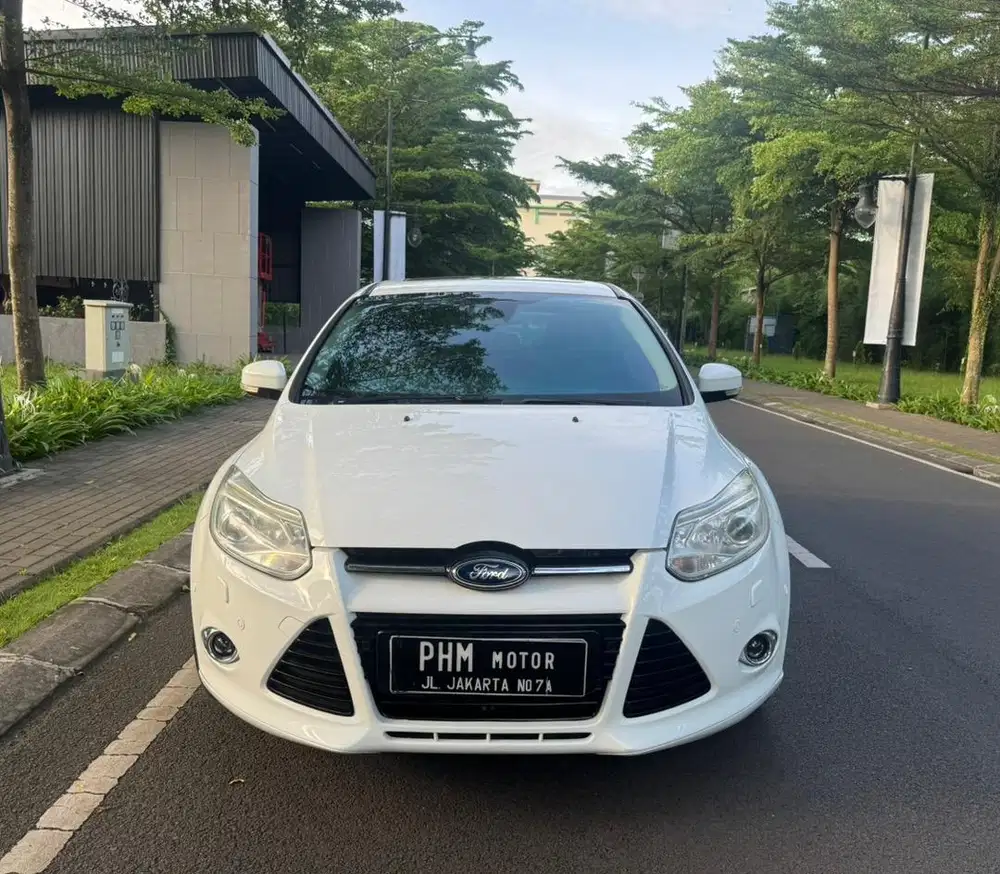 Ford Focus 2.0 L A/T Sunroof CBU Tahun 2012 Warna Putih Sangat Rare