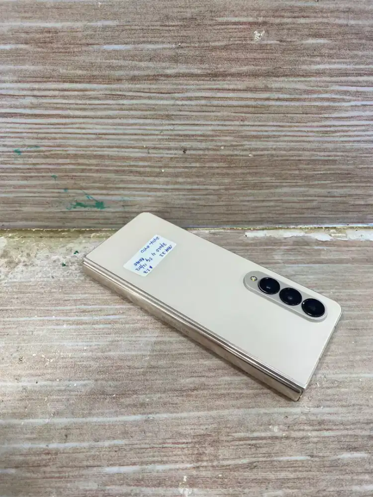 Di jual HP SAMSUNG GALAXY Z FOLD 4 RAM 12GB ROM 512GB CREAM