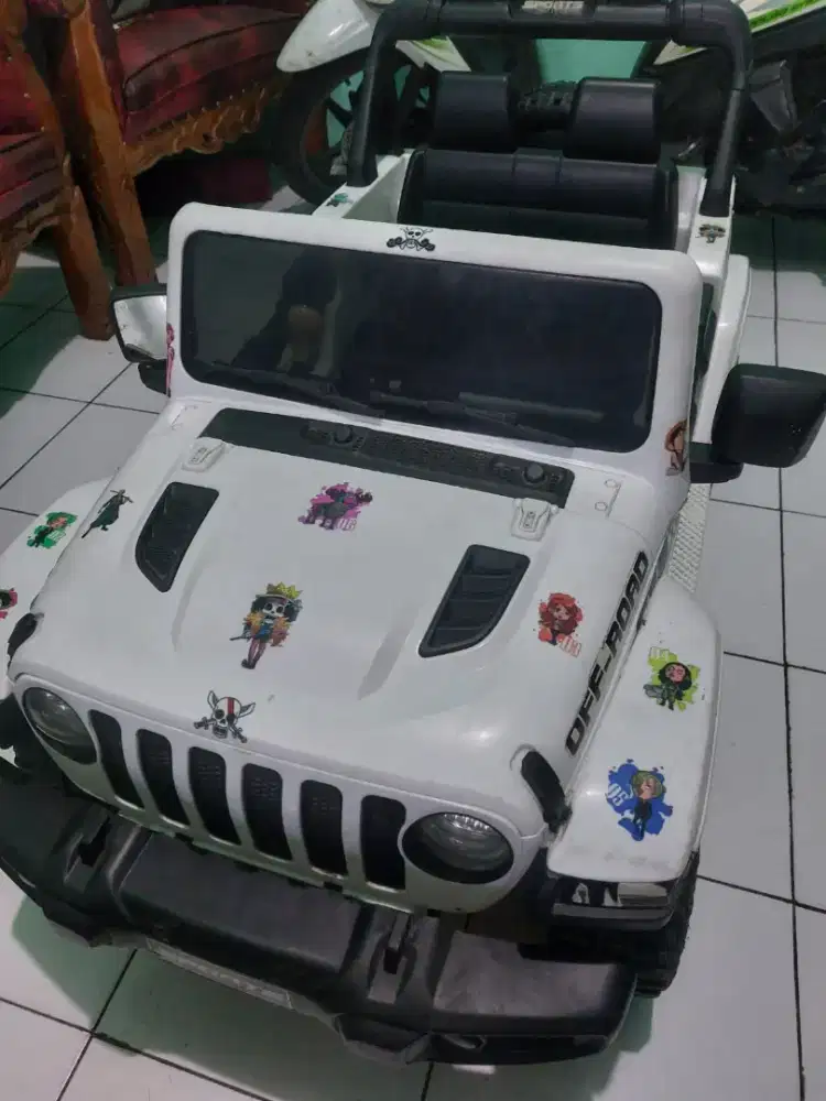 Jeep Mobil aki mainan anak