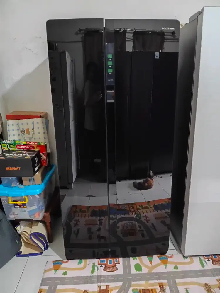 Dijual kulkas side by side  polytron kondisi normal ori segel pabrik