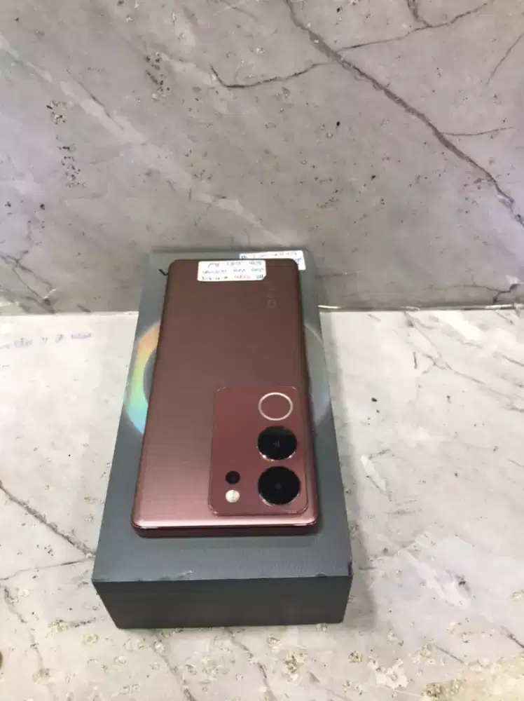 Di jual HP VIVO V29 5G RAM 12GB ROM 512GB RED