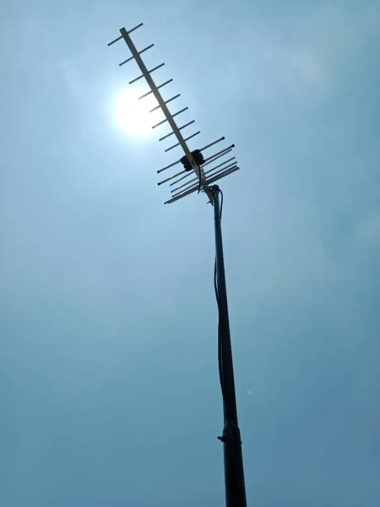 Grup pemasangan Antenna tv digital dijamin oke