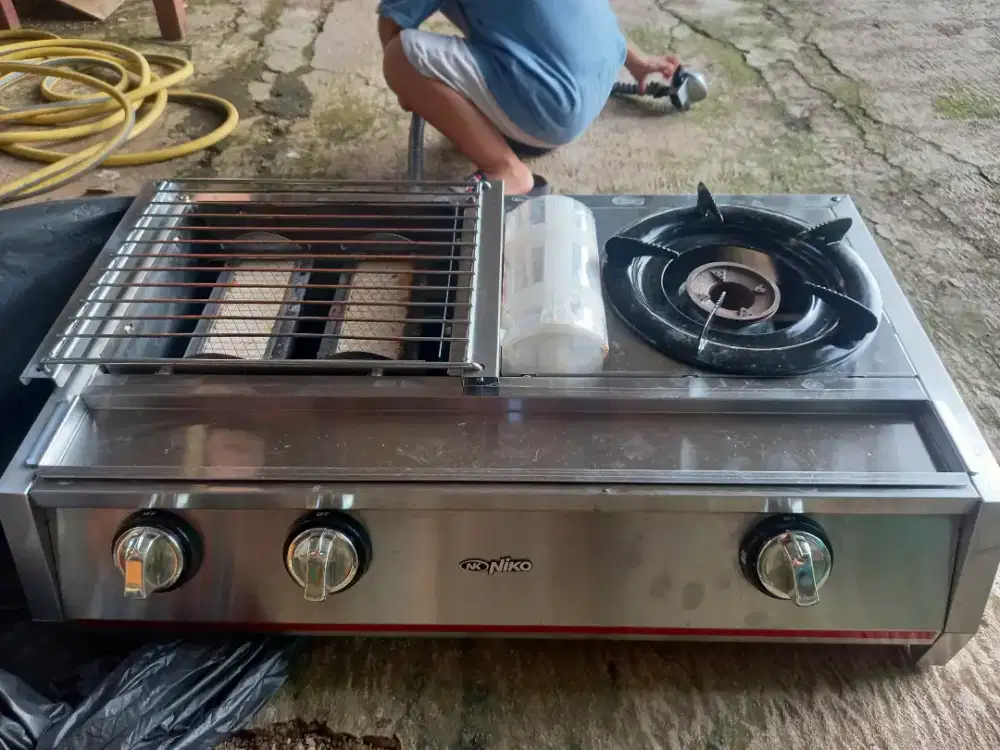 Kompor Gas Niko 2 in 1 dengan pemanggang