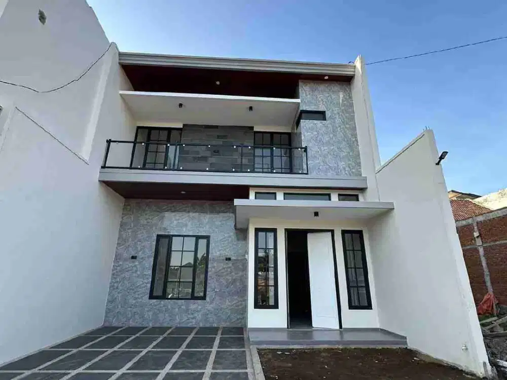 RUMAH MEWAH 2 LANTAI SIAP HUNI