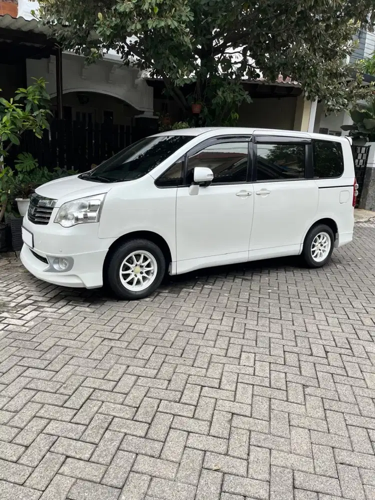 Toyota Nav1 2013 Bensin