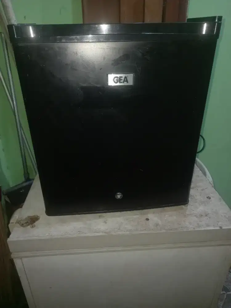 Dijual kulkas mini bar GEA ,Normal tinggal pakai