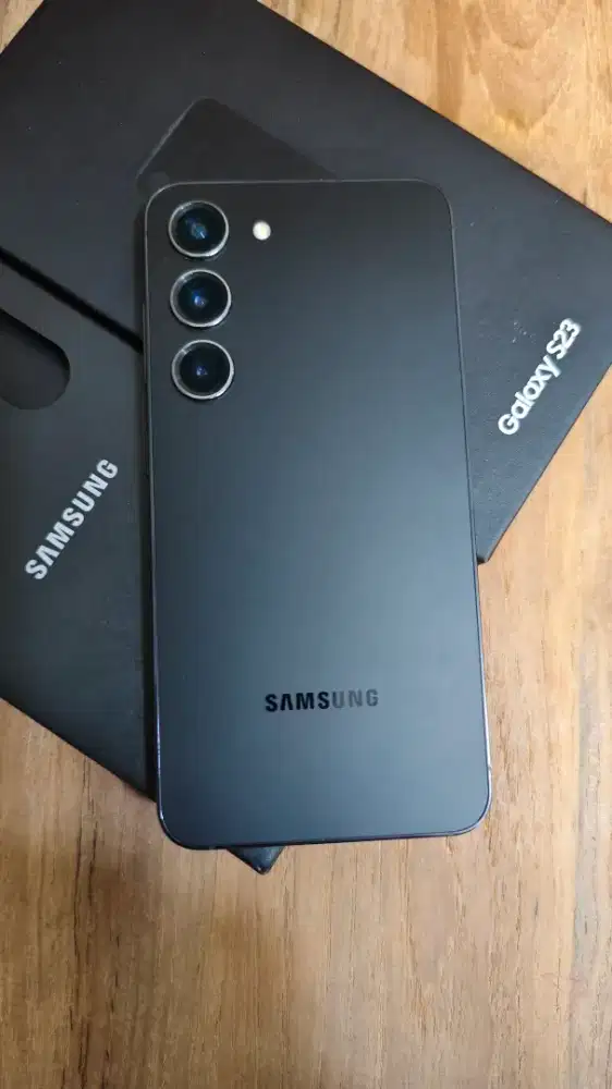 Samsung S23 5g 8/256 second Des 2025 / Like new
