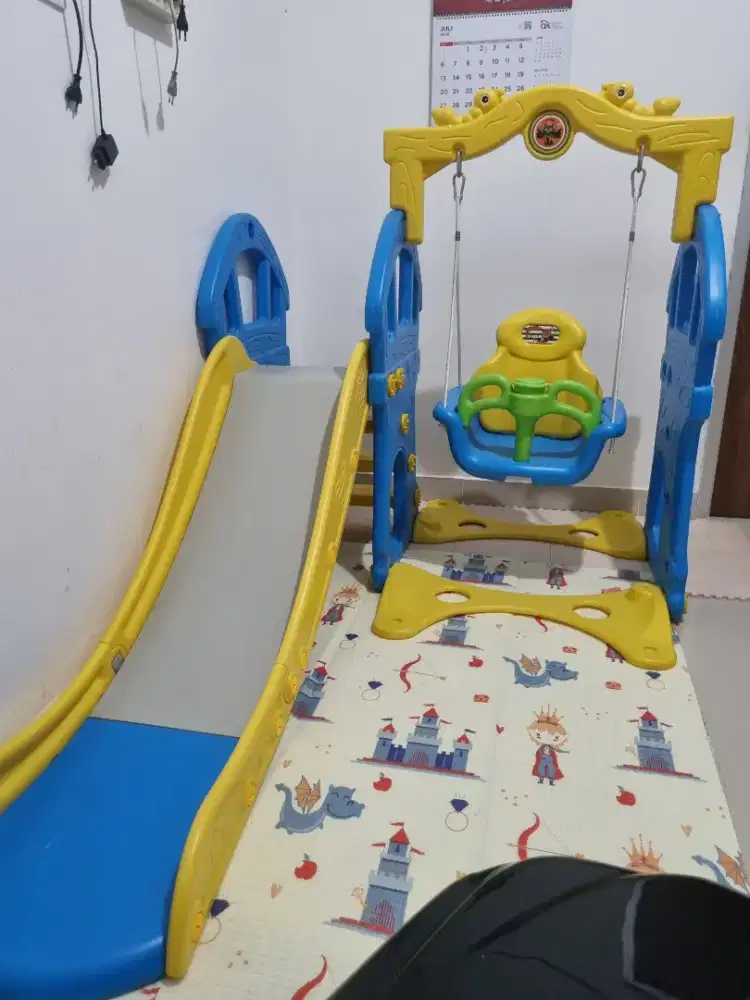 Ayunan dan perosotan anak