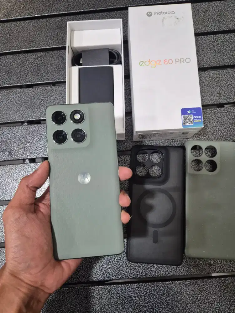 Motorola edge 60 pro 12/256gb like new