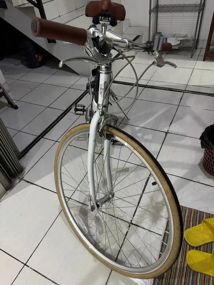 London Taxi Road Bike White Pearl