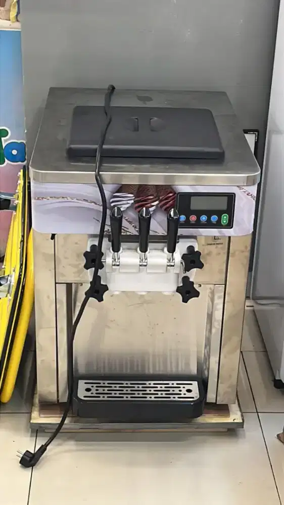 Mesin soft ice cream