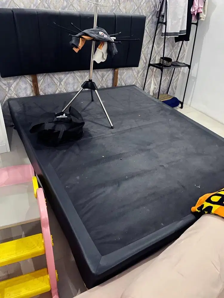 Divan ukuran 180cm x 200cm