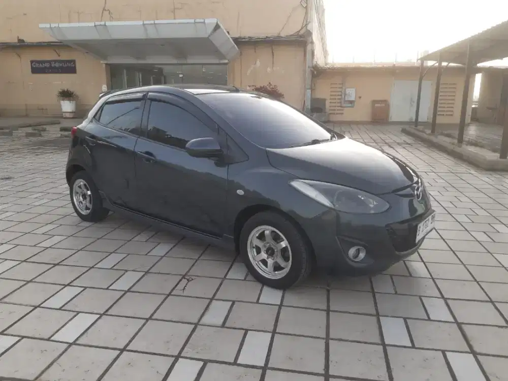 Mazda 2 Sport at 2012 abu metalik