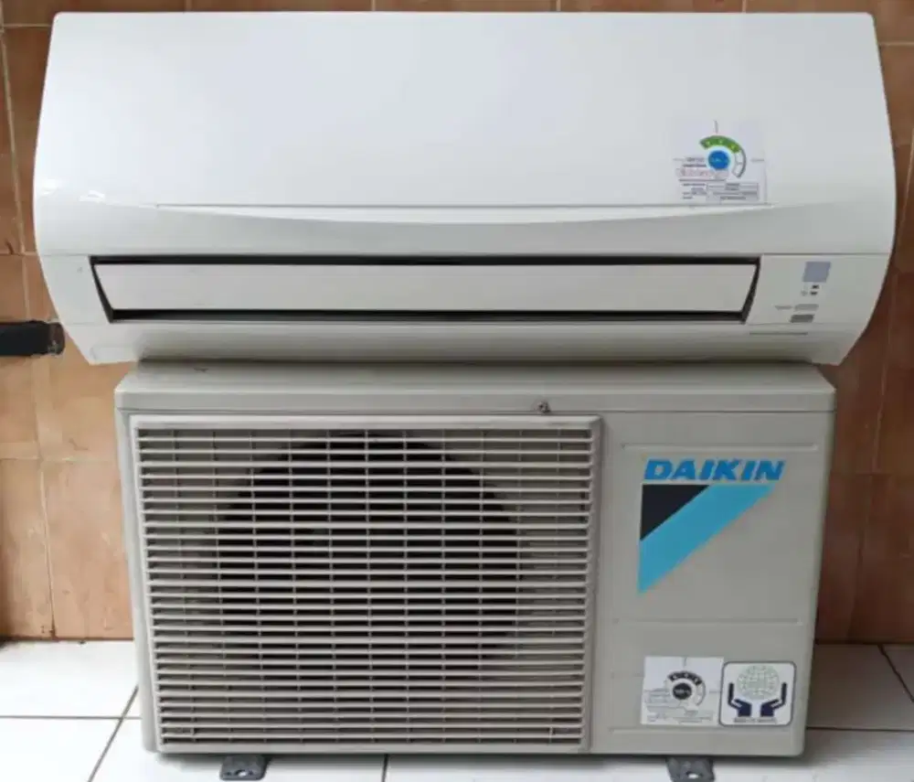 Jual ac daikin  1/2 pkR 32 lowwat 360watt kondisi 95% ori semua