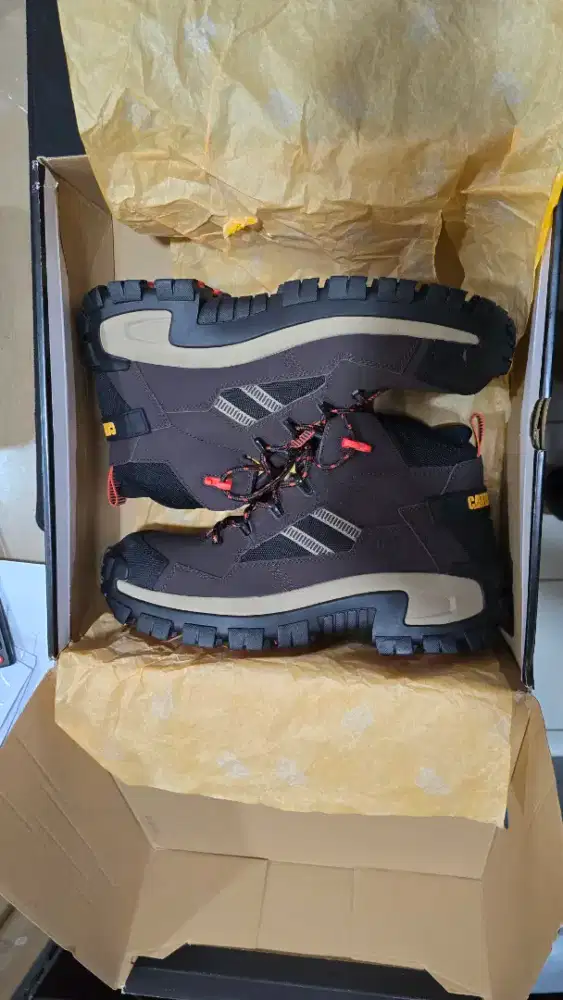 Sepatu Safety Caterpillar Invander mid vent ASTM / Comp Toe no 45