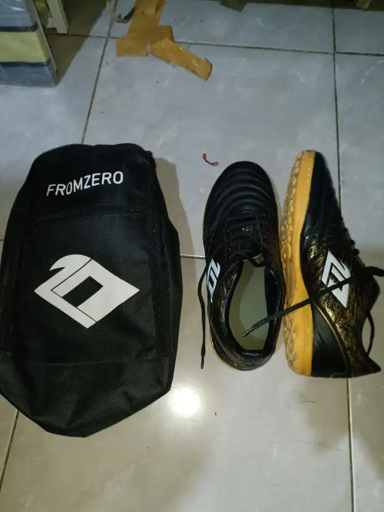 Sepatu futsal uk 44 nominus