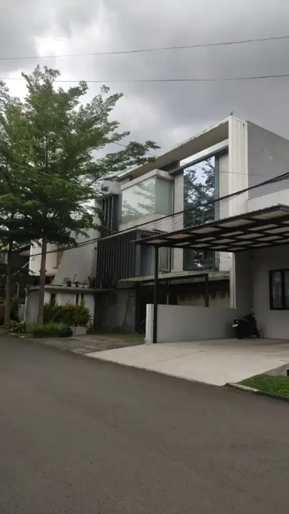 Di Sewakan Rumah Terawat Singgasana Pradana