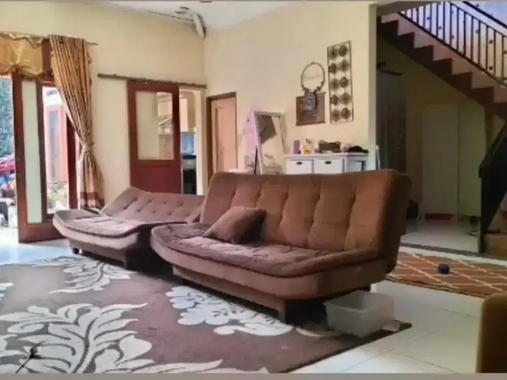 Dijual Cepat Rumah Strategis di Cisaranten Wetan