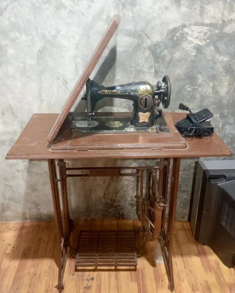 mesin jahit tradisional Butterfly.